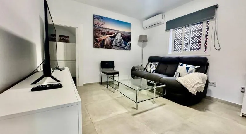 CYV - Modern choice for couples in good location - Image 1