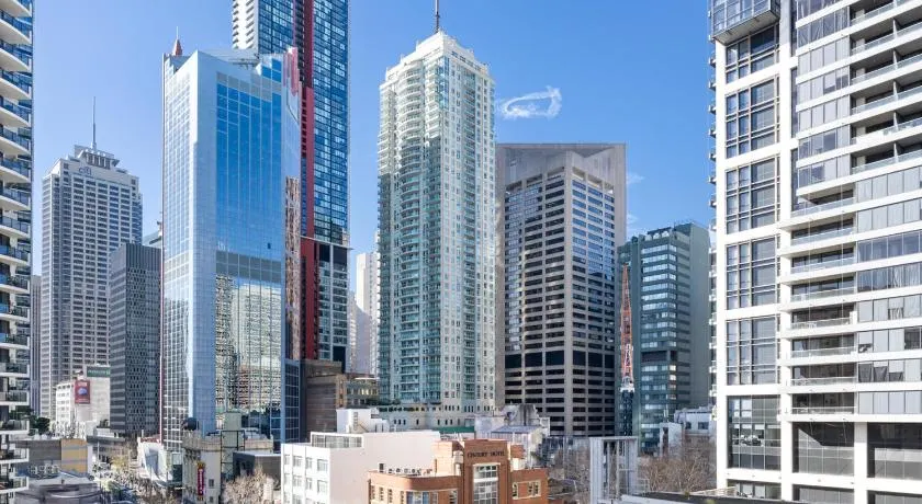Three-bedroom apartment in the heart of Sydney Walking distance to Town Hall, QVB, Chinatown Pool and gym - Image 1