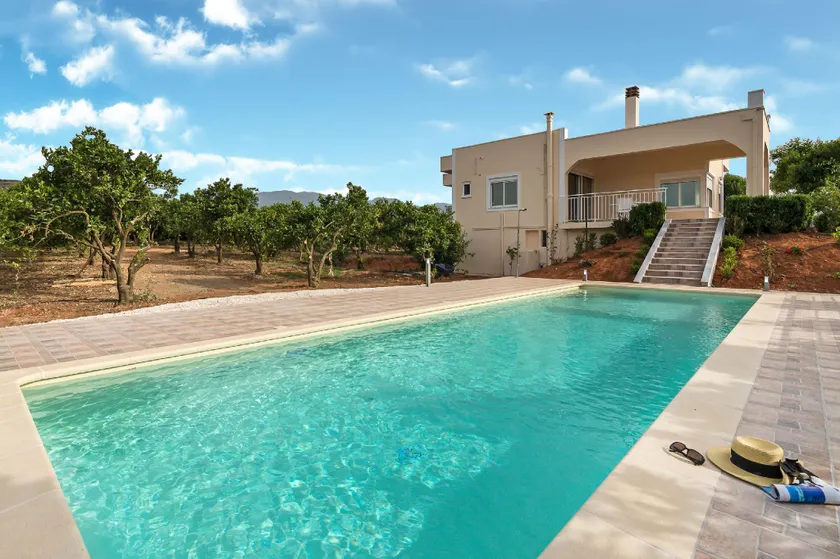 Light Filled Spacious Private Villa with Pool - Image 1