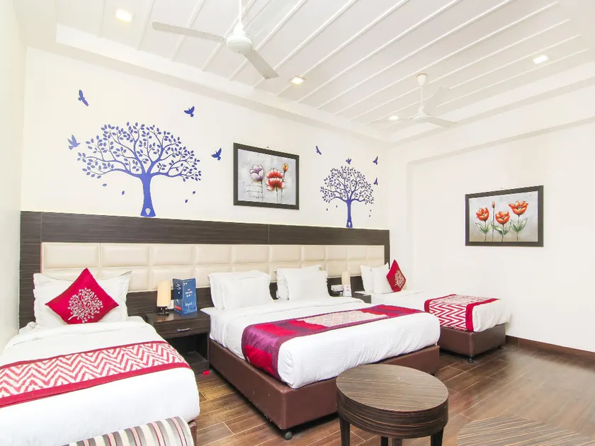 FabHotel Solitaire Inn - Image 1