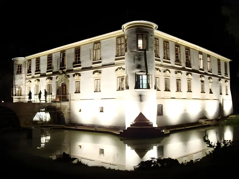 Chateau Třebešice - Image 1