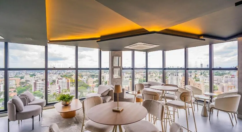 Diamond Batel - Apartamentos by UROOMS - Image 1