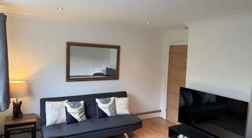 Apartment close to London Stansted airport - Image 1