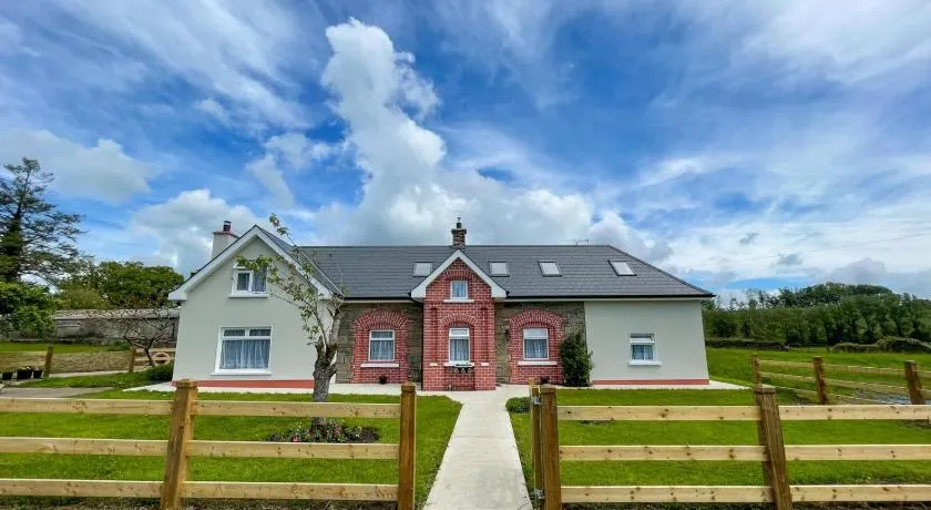 Drumlanaught Cottage Farnham - Image 1