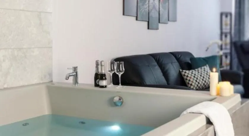 Dream Suite near Metro Station! - Image 1