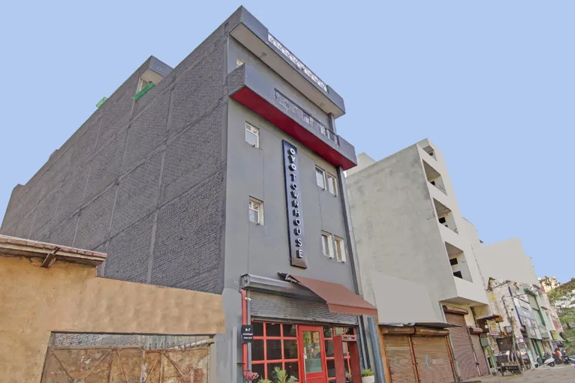 OYO Townhouse 609 Chawla House - Image 1