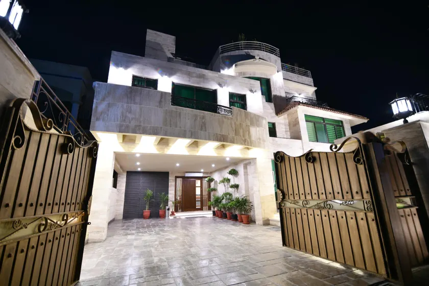 Royal Regency Hotel - Image 1