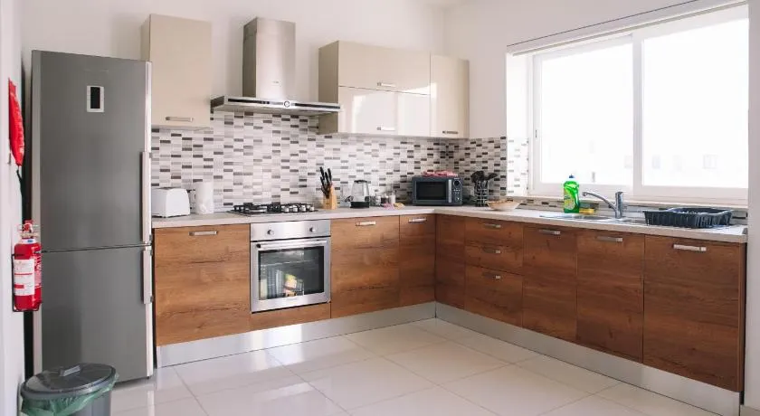Modern 3 bedroom with AC apartment - Image 1