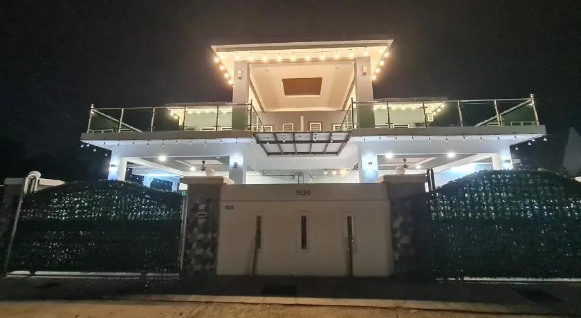 Hideaway Villa 20-46pax 9R9B PRIVATE POOL, KTV, BBQ, ARCADE GAMES, 3min to BEACH - Image 1
