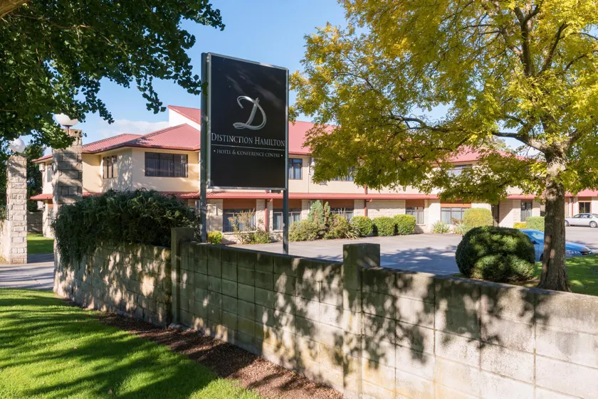 Distinction Hamilton Hotel & Conference Centre - Image 1
