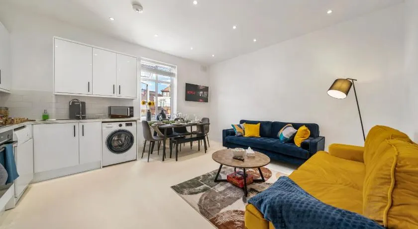 London Wembley Luxury Stay 2BR Apartment next to stadium with Free Parking - Image 1