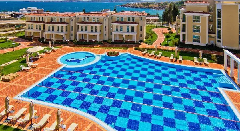 Flores Garden - Menada Apartments - Image 1
