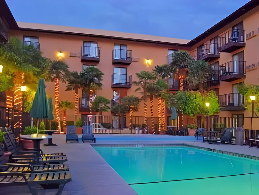 Oxnard Inn Lancaster - Image 1
