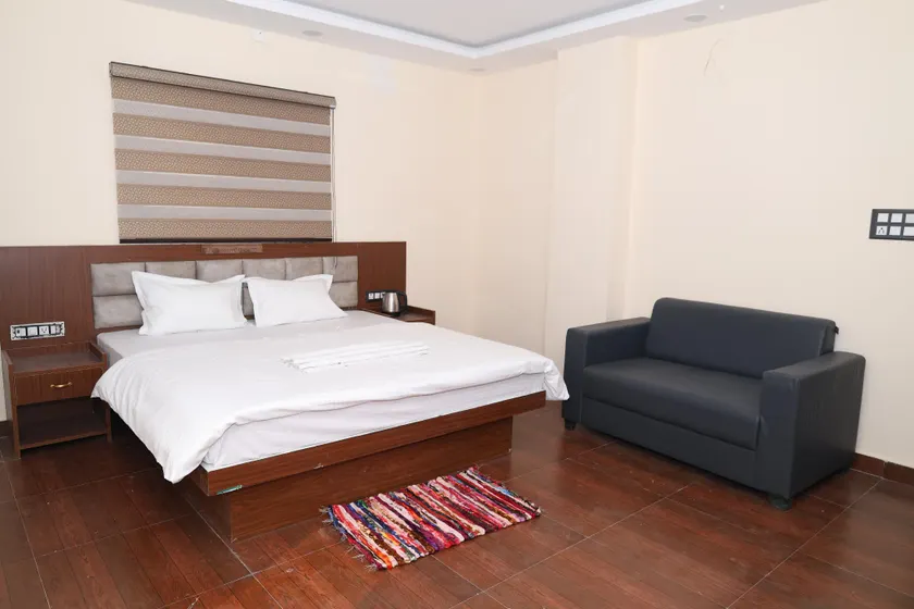 Hotel Siddhi Residency 200 meter from Aiims - Image 1