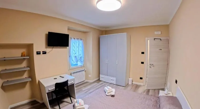 Casa Alone - Image 1