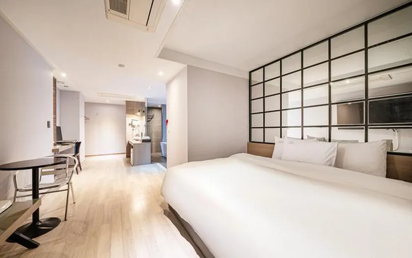 Regency Hotel - Image 1