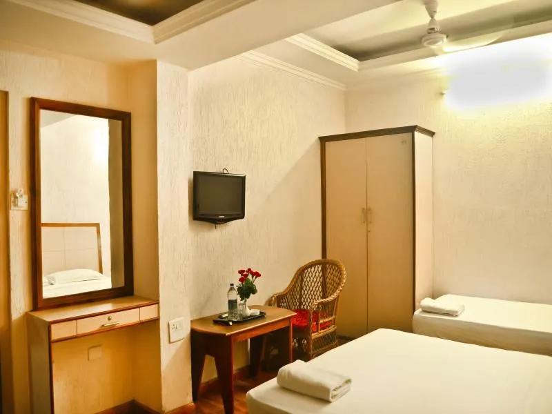 SS BUSINESS CLASS HOTEL Near KHADARPET MARKET and Opp To RAILWAY STATION - Image 1