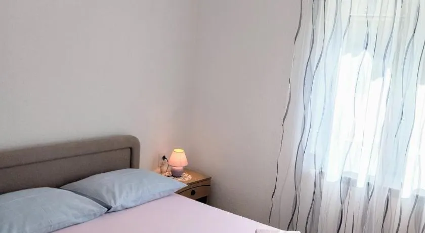 Room Rosa - Image 1