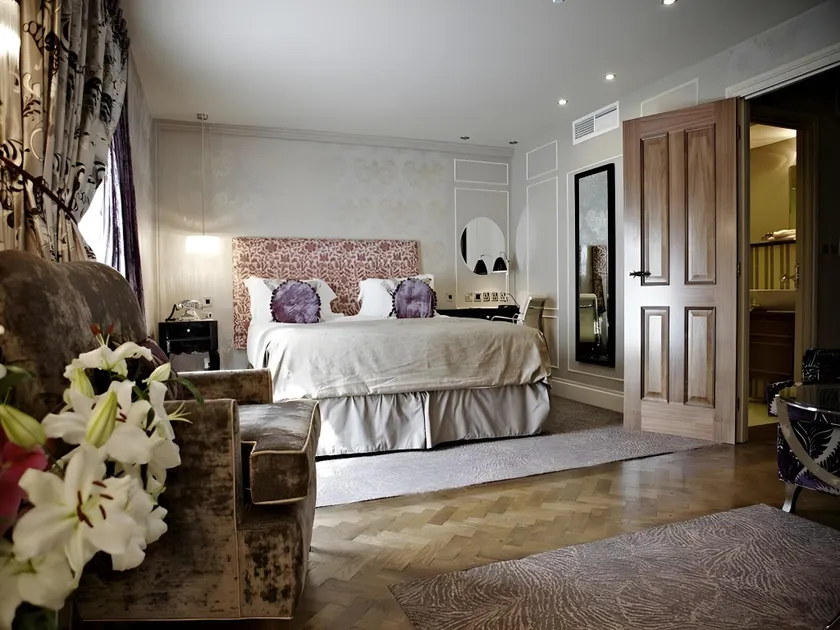 The Drayton Court Hotel - Image 1