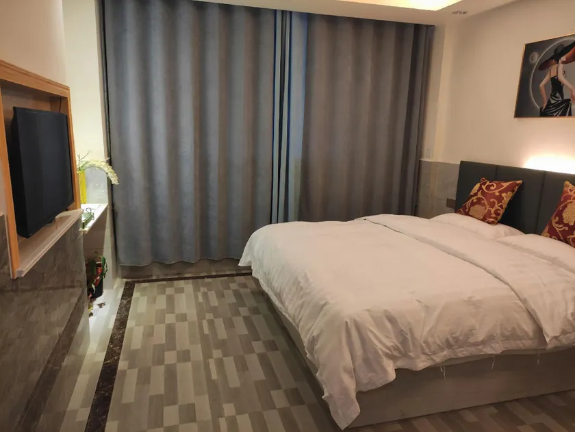Chalu Hotel - Image 1