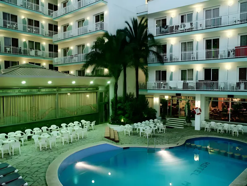 Hotel Miami Calella - El de siempre, como nunca - Image 1