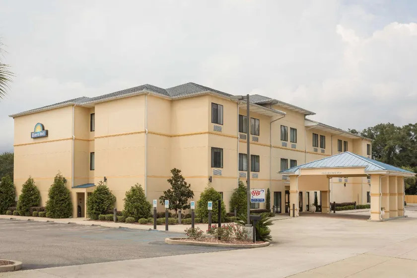 Days Inn by Wyndham Semmes Mobile - Image 1