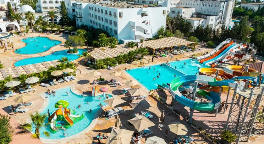 Zodiac Hôtel & Aqua Park - Image 1