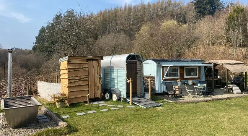 Belan Bluebell Woods Shepherds Hut - Image 1