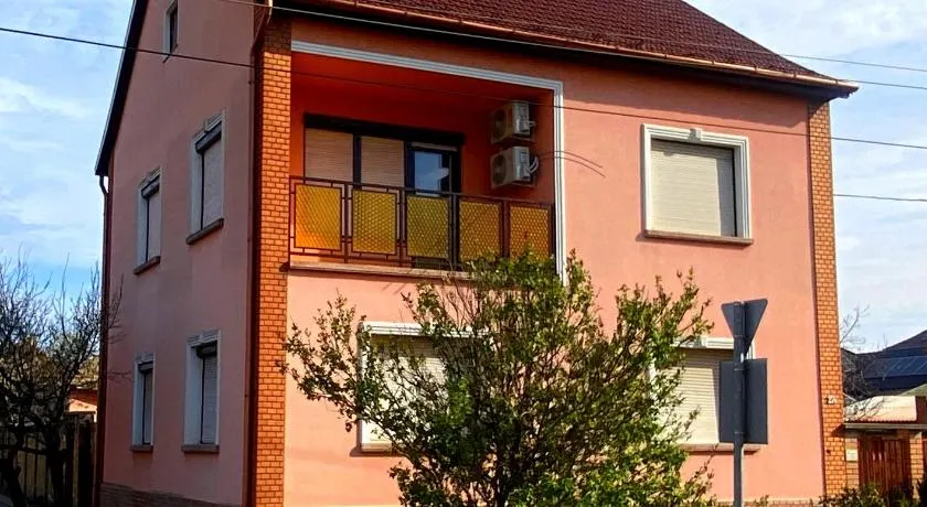 Júlia Apartmanház - Image 1