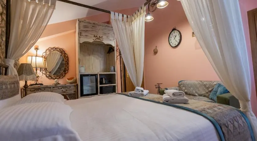MARIA'S BOUTIQUE Rooms - Image 1