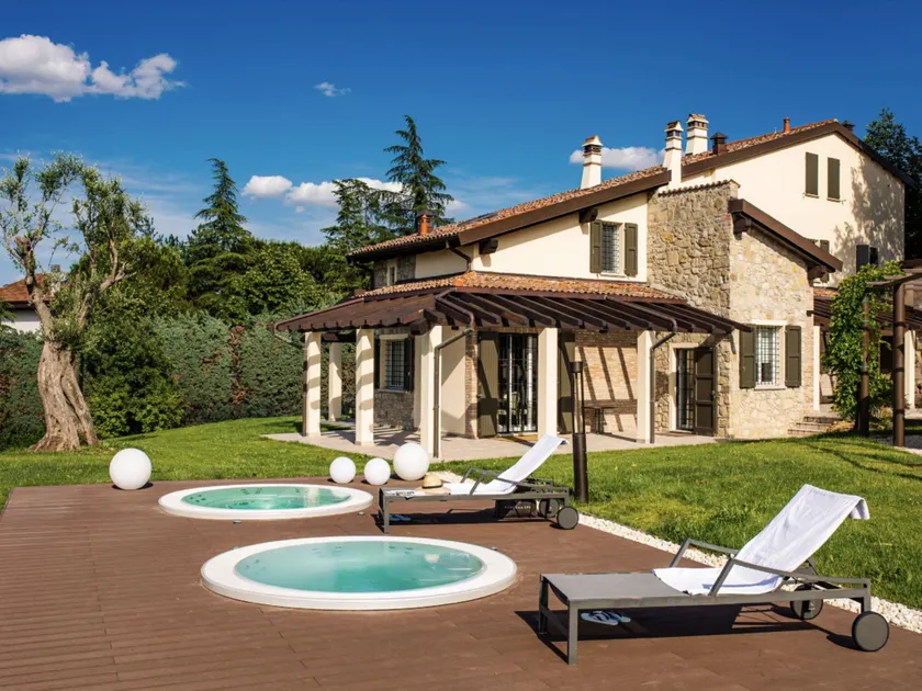 Villa in Bologna with Private Pool & Views - Image 1
