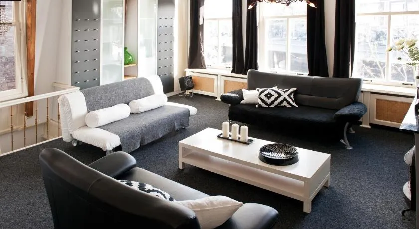 Canal Holiday Apartment - Image 1