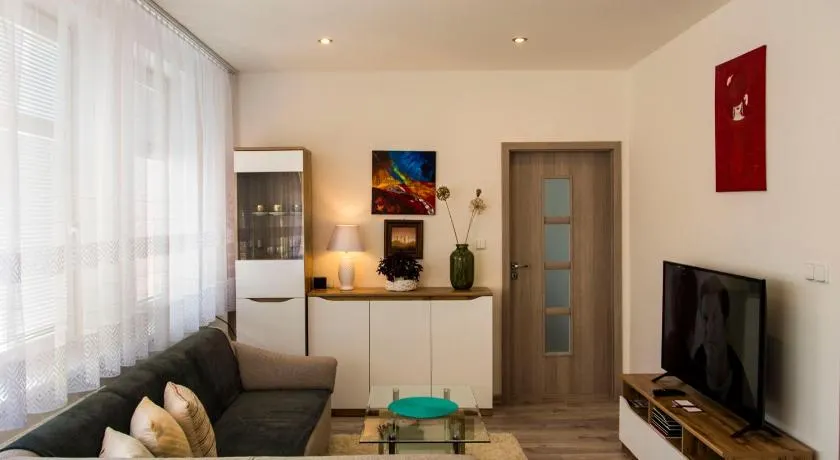 MAYTEX - ubytovanie v 46m2 apartmáne s balkónom - Image 1