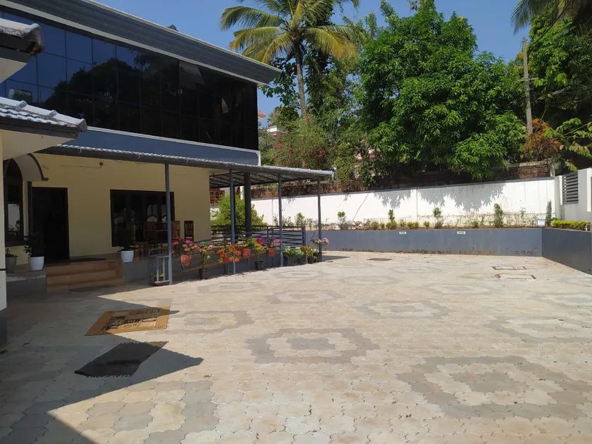 Hotel O Summerland Inn - Image 1