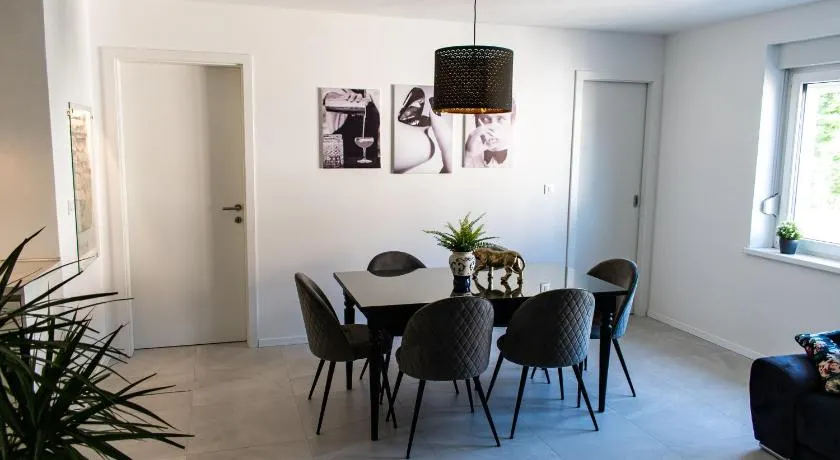 Apartmaji na placu - Image 1