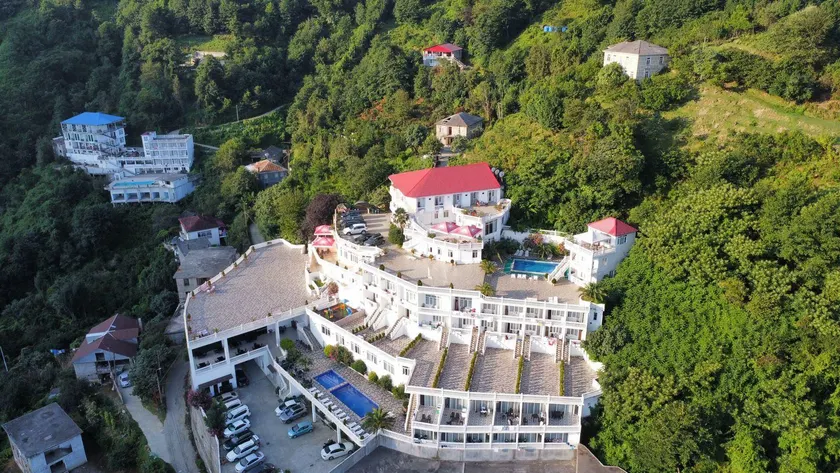 Zura palace - Image 1