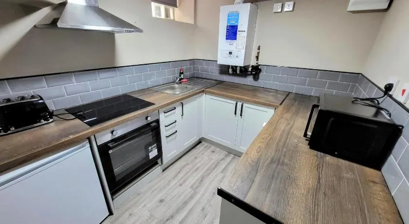 Comfortable Stay - LB Ave - Image 1