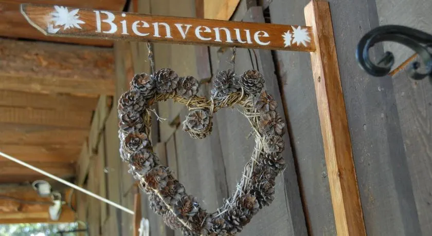 Hôtel Chalet Le Caribou - Image 1