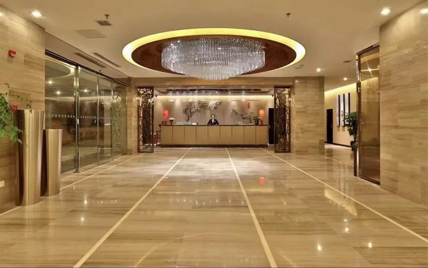 Chongqing Minshan Yuanlin Grand Hotel Longhu Tianjie Daping Metro Station - Image 1