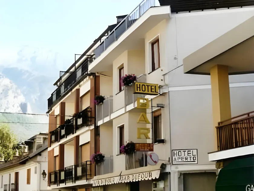 Dufour Hotel - Image 1
