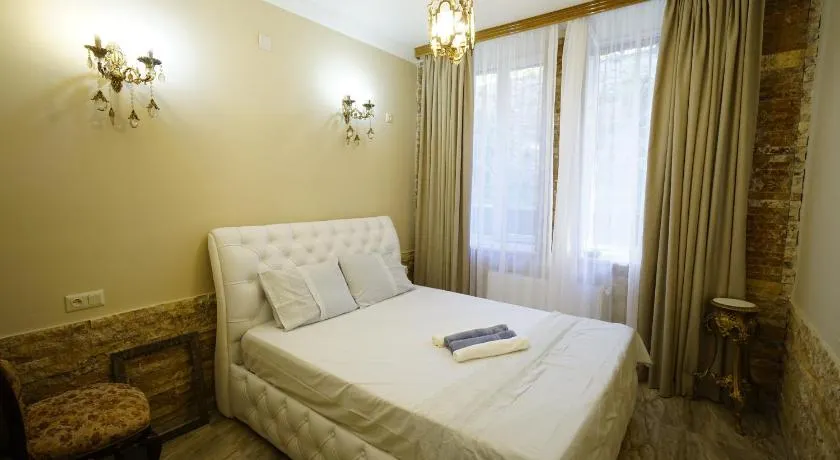 Hotel Daisy S Home - Image 1