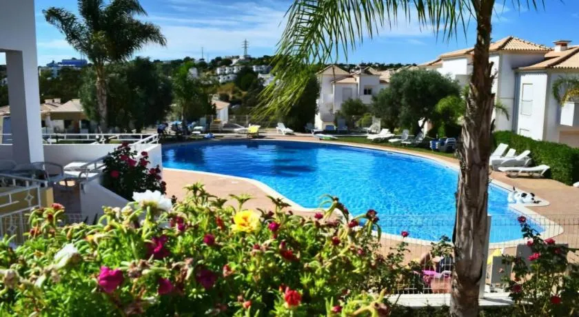 Farm Village- Townhouse 2 mins from Old Town Albufeira - Image 1