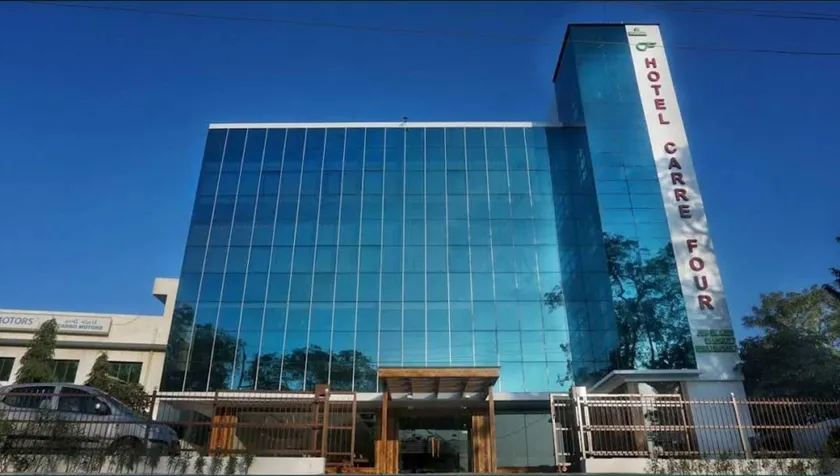 Hotel Carrefour - Image 1