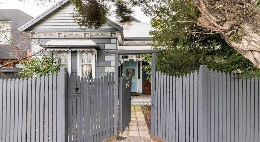 Urban Elegance apartment in Yarraville village - Image 1