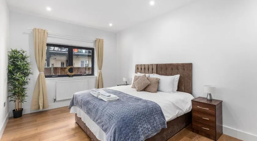 Cozy One-Bedroom Retreat in Morden SM4, London - Image 1