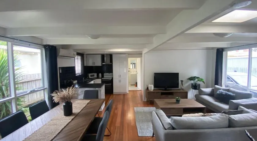 Beautiful Holiday Home in Tootgarook/Rye - Image 1