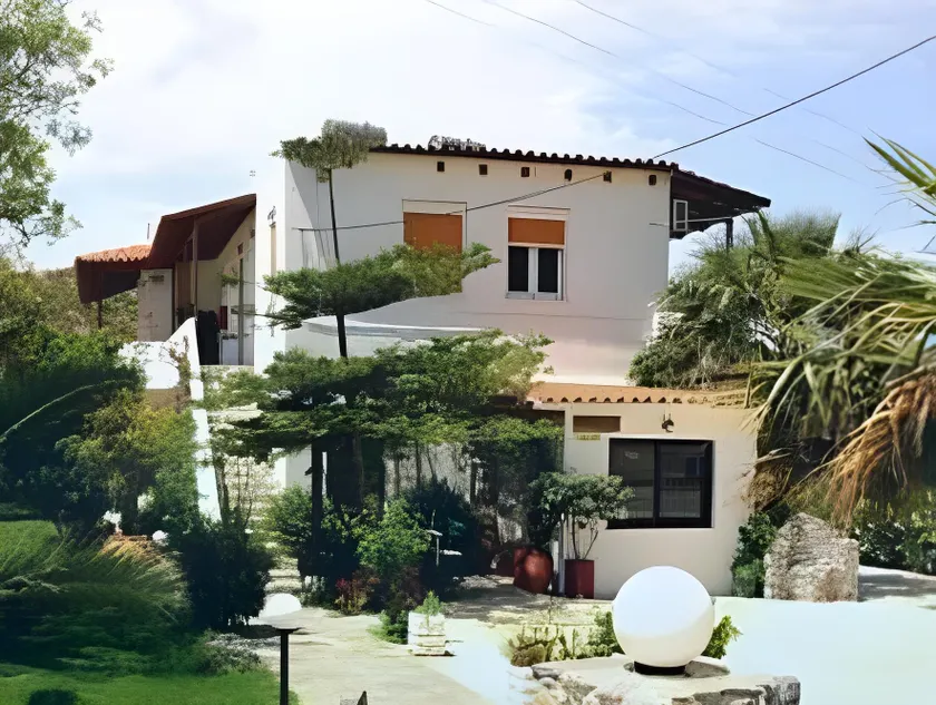 IRIDA Studios Hotel & Pool - Image 1