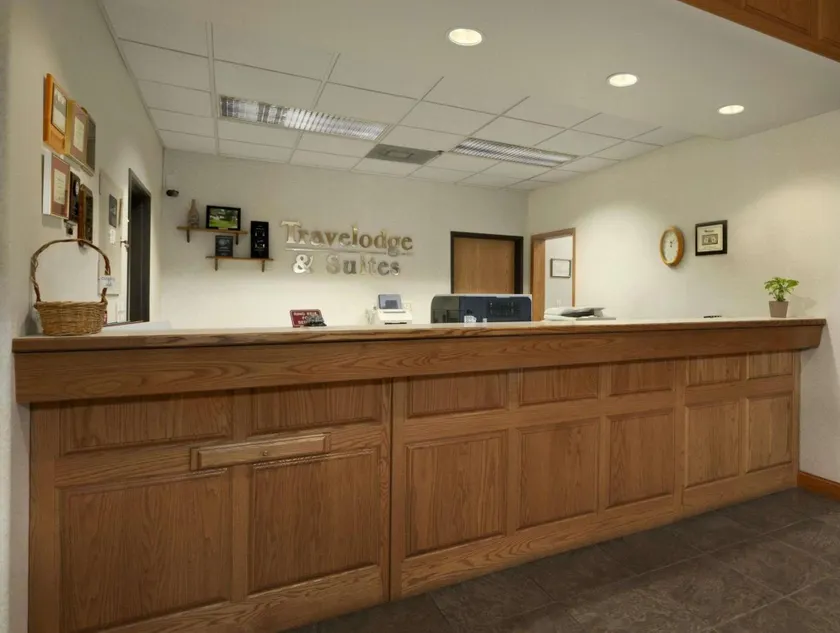 Travelodge & Suites by Wyndham Fargo/Moorhead - Image 1
