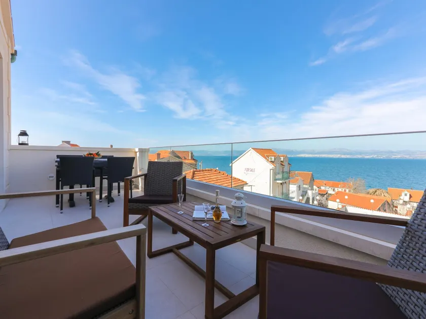 Apartment MJ - Comfort Two Bedroom Apartment with Terrace and Sea View Skaro - Image 1