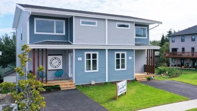 Private Spacious Walkout Suite Near Downtown - Image 1